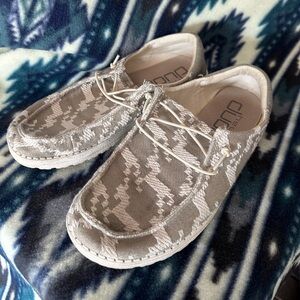 Women’s camo hey dude